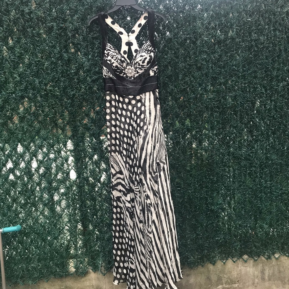 Alberto Makali beautiful & light gown, 100% silk!